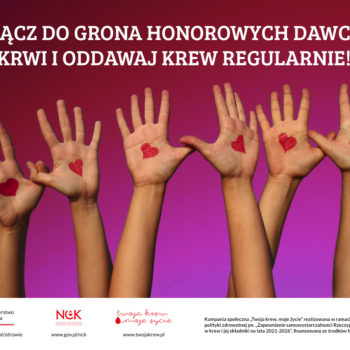Rząd uniesionych dłoni z namalowanymi czerwonymi sercami na środku, na tle w odcieniach czerwieni i fioletu, z dużym napisem „Dołącz do grona Honorowych Dawców Krwi i oddawaj krew regularnie!”. Na dole logotypy Ministerstwa Zdrowia, NCK i kampanii „Twoja krew, moje życie”.