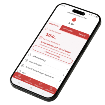 Smartfon z ekranem aplikacji dla honorowych dawców krwi, przedstawiającej grupę krwi A Rh− oraz historię donacji.